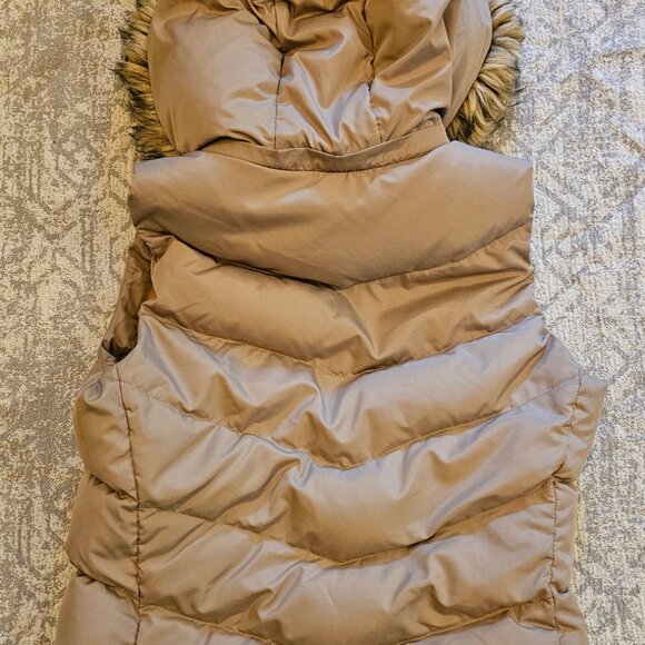 GAP Women's puffer vest with hood M good used condition - Picture 3 of 3